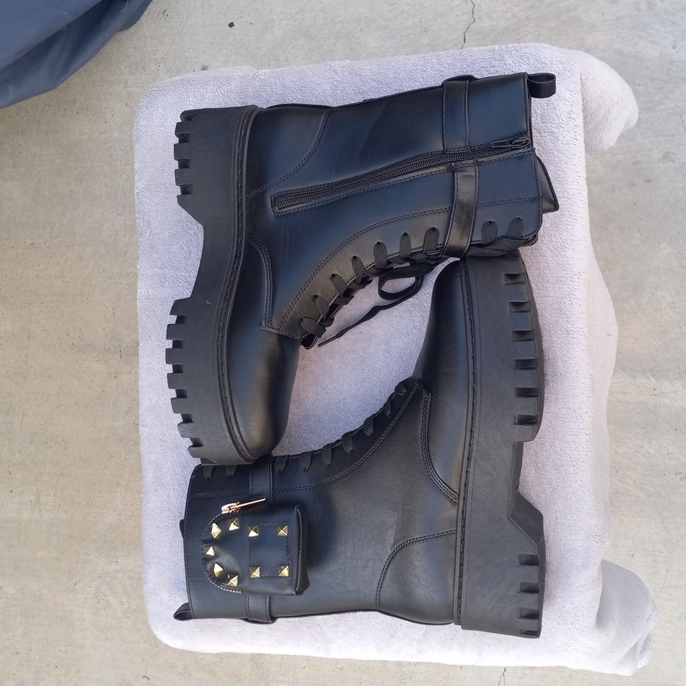 Rouge Black Boots with side pouch. - Picture 3 of 4